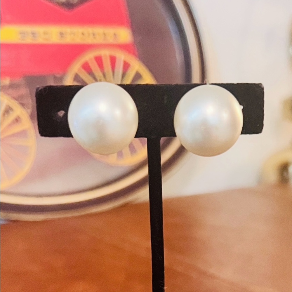 Vintage RICHELIEU 16mm Faux Pearl Screw Back Earrings Signed EUC💫💫